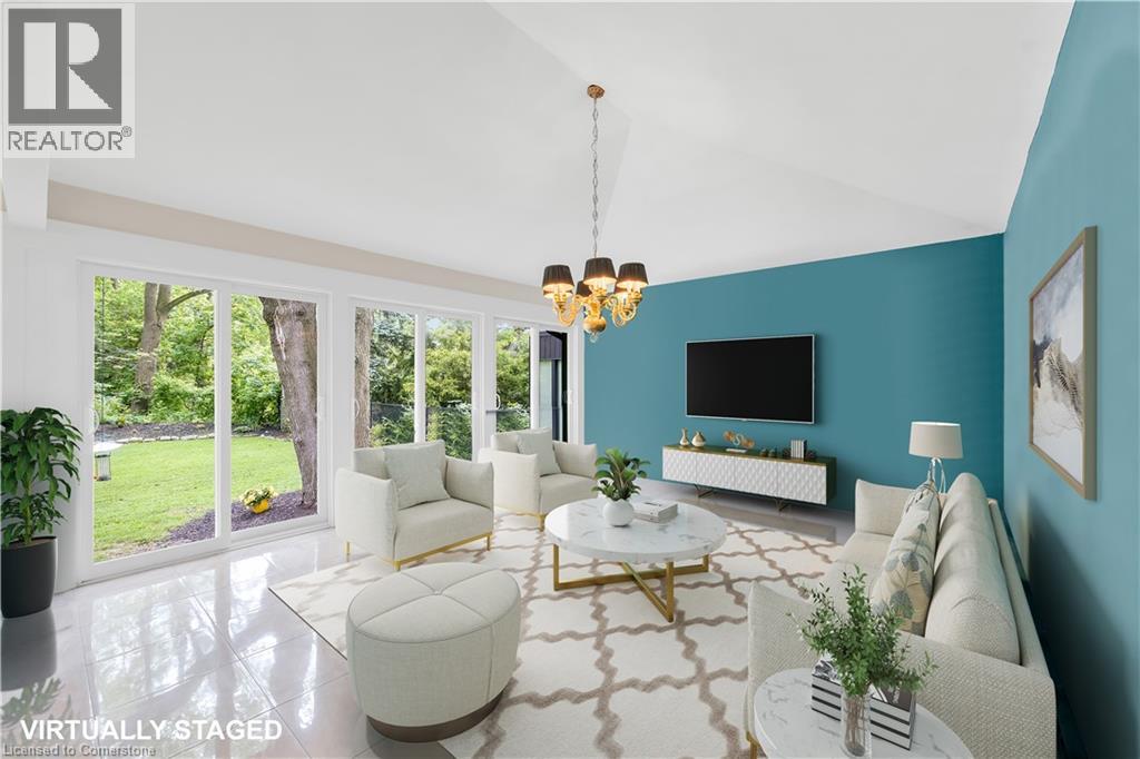 Photo 9 of 16 Freeland Court, Hamilton ON
