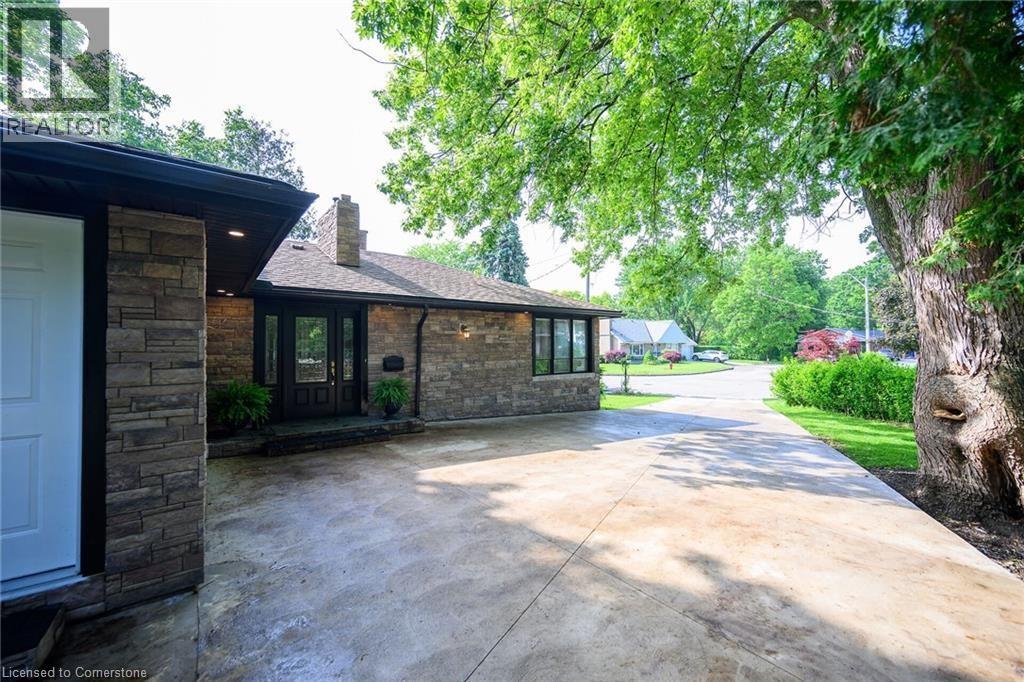 Photo 31 of 16 Freeland Court, Hamilton ON