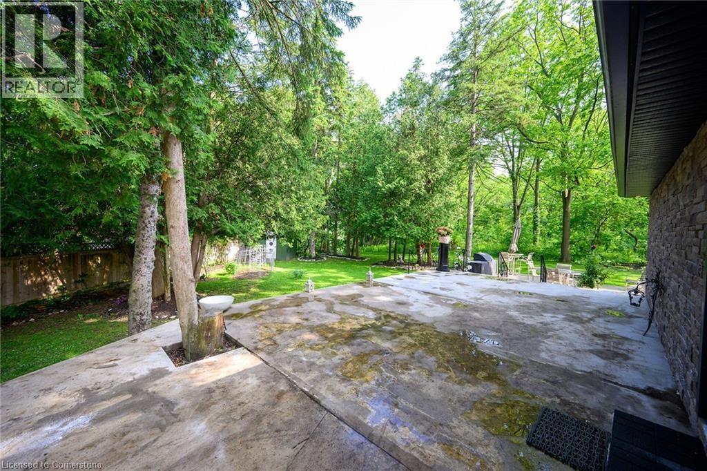 Photo 11 of 16 Freeland Court, Hamilton ON