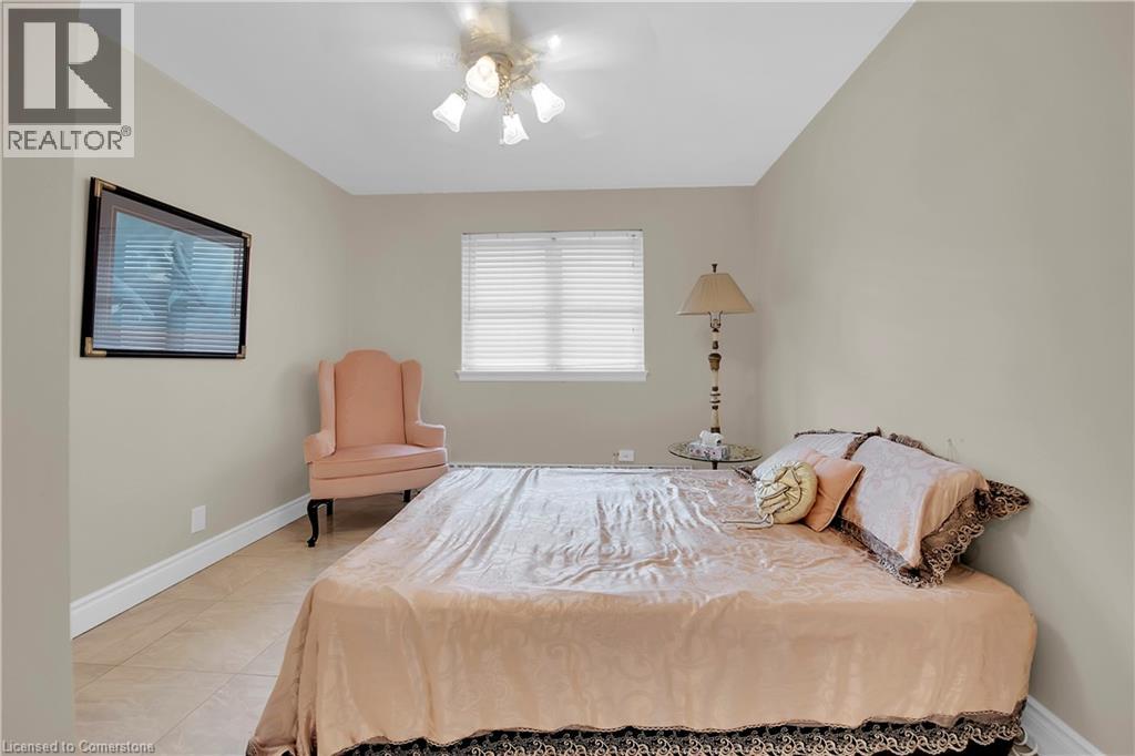 Photo 19 of 16 Freeland Court, Hamilton ON