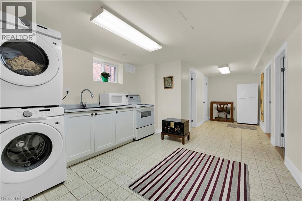 Photo 30 of 16 Freeland Court, Hamilton ON