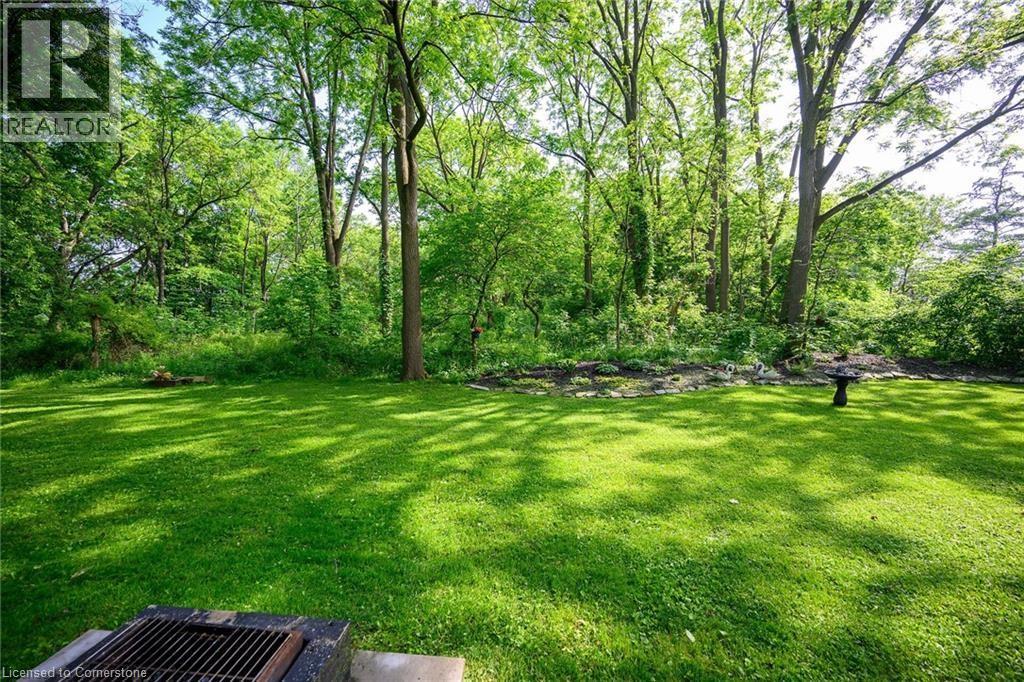 Photo 5 of 16 Freeland Court, Hamilton ON