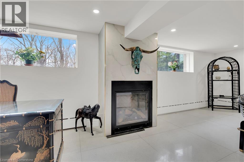 Photo 29 of 16 Freeland Court, Hamilton ON