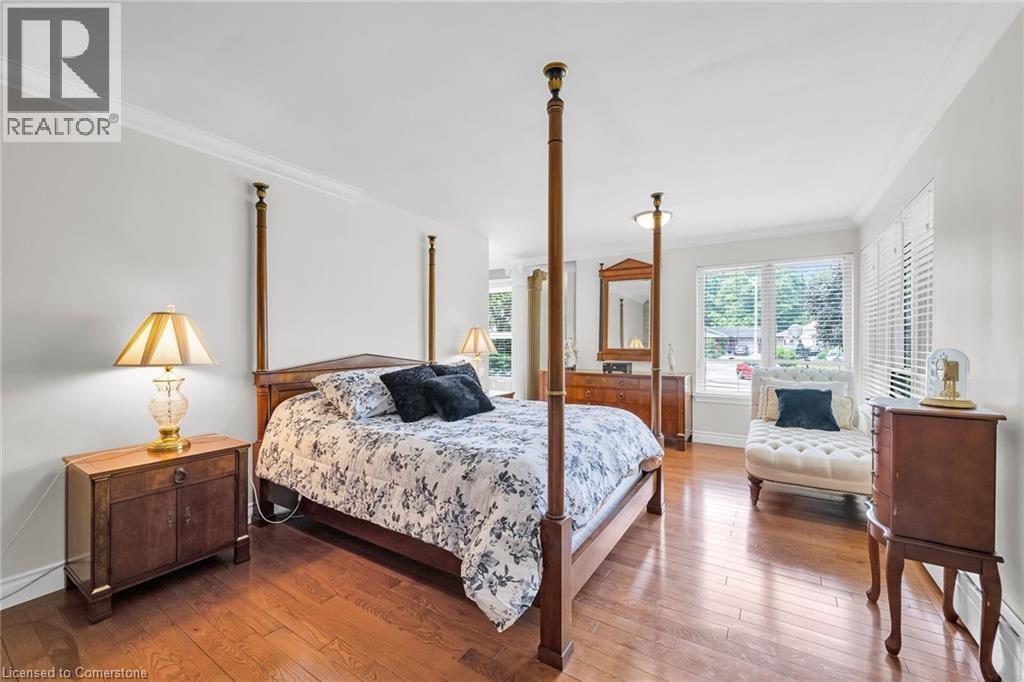 Photo 12 of 16 Freeland Court, Hamilton ON