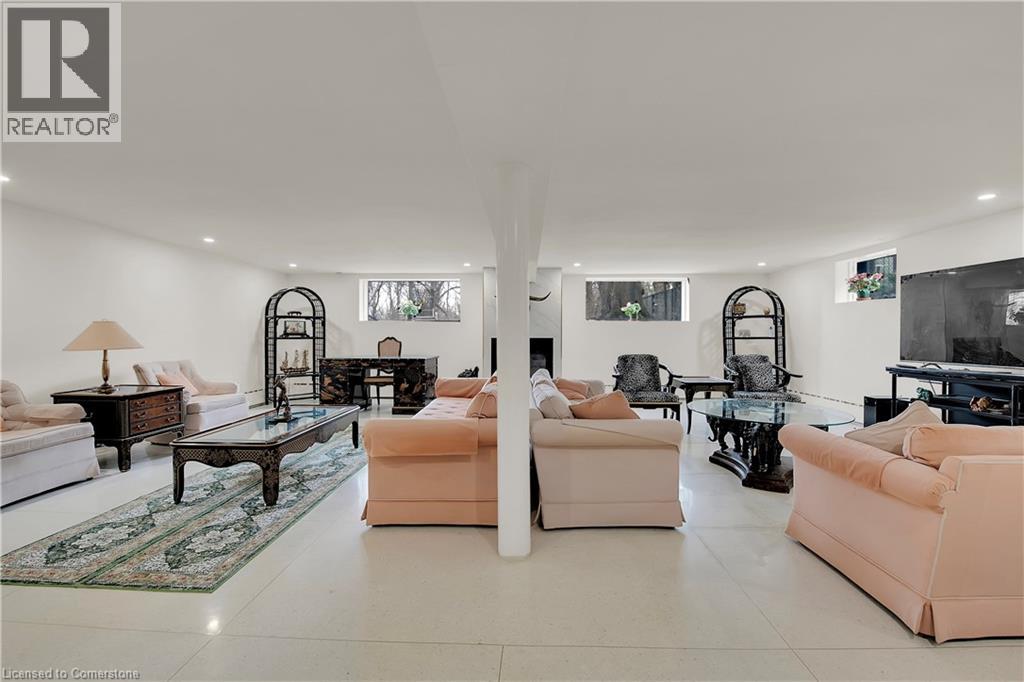 Photo 47 of 16 Freeland Court, Hamilton ON