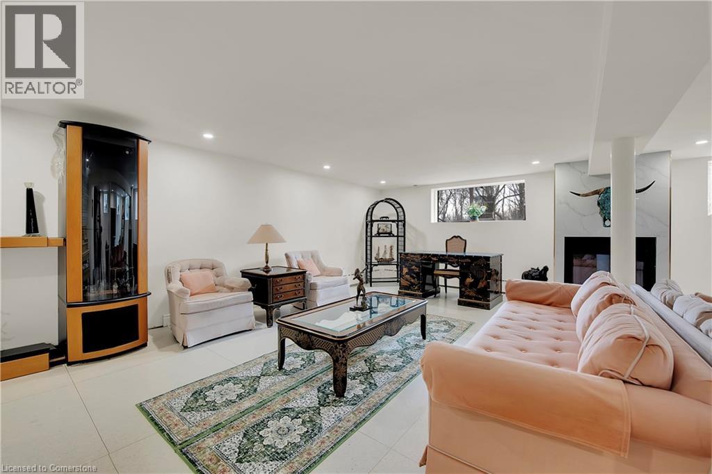 Photo 39 of 16 Freeland Court, Hamilton ON