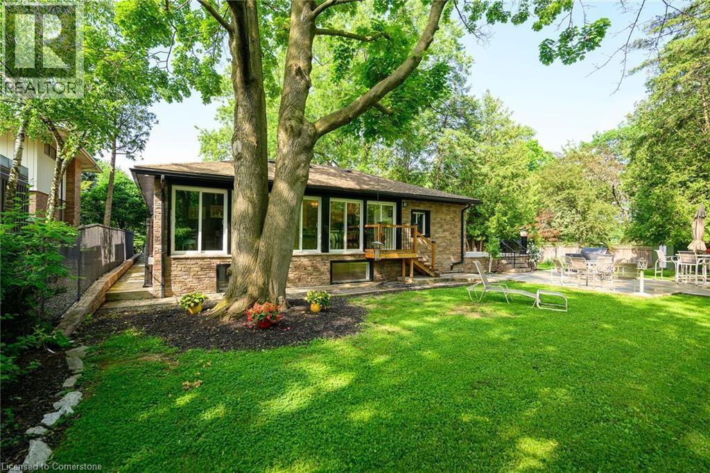 Photo 14 of 16 Freeland Court, Hamilton ON