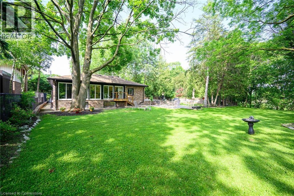 Photo 7 of 16 Freeland Court, Hamilton ON