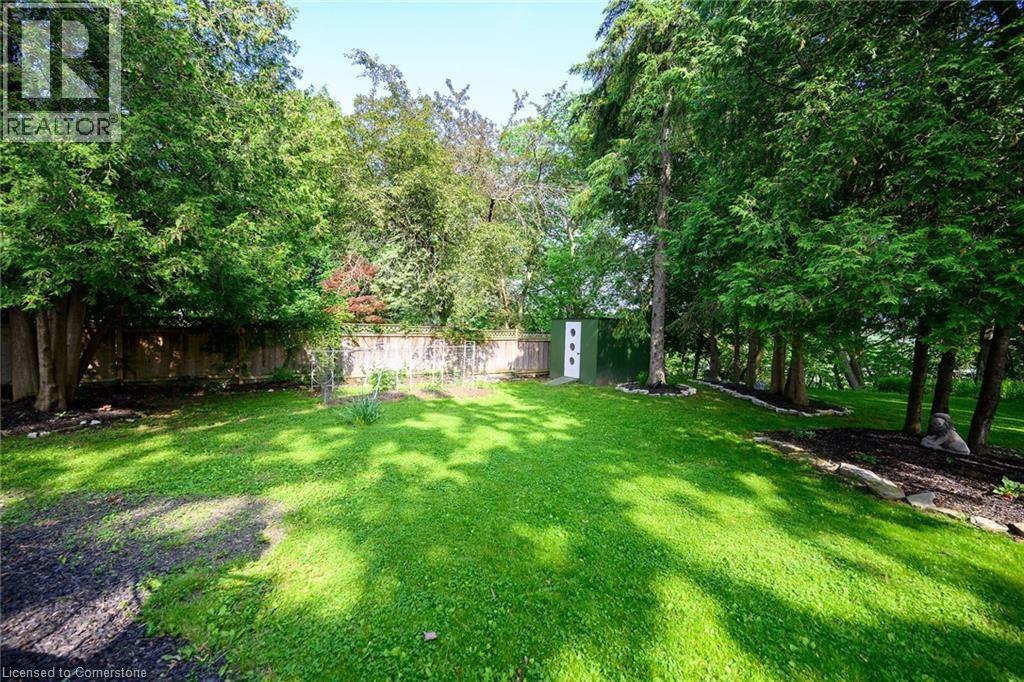 Photo 45 of 16 Freeland Court, Hamilton ON
