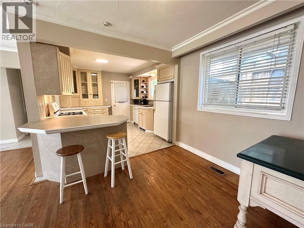 Photo 8 of 583 Walkers Line Unit Upper, Burlington ON