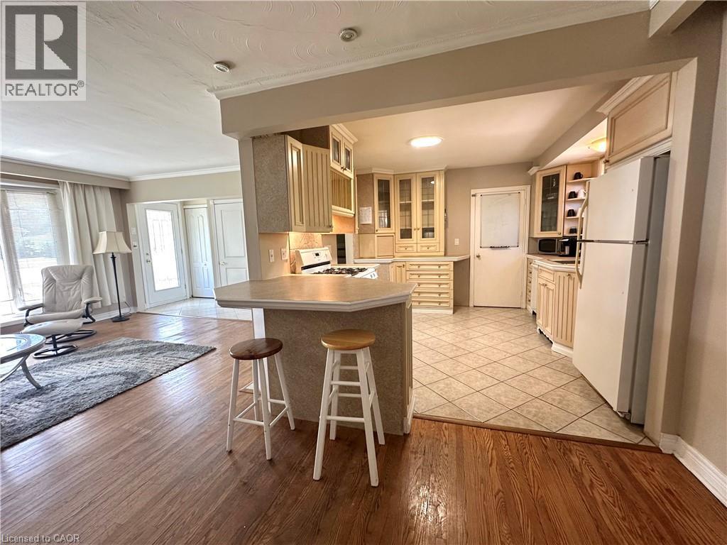 Photo 1 of 583 Walkers Line Unit Upper, Burlington ON