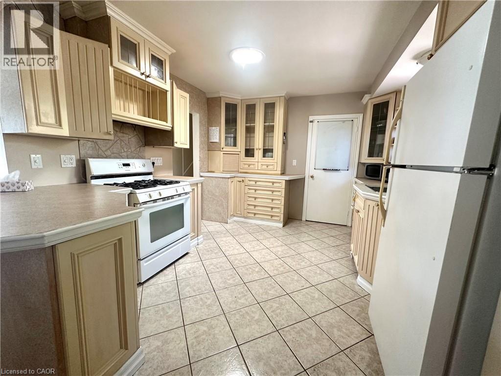 Photo 16 of 583 Walkers Line Unit Upper, Burlington ON