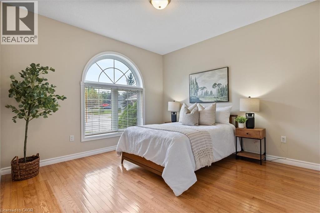 Photo 18 of 122 Briarmeadow Place, Kitchener ON