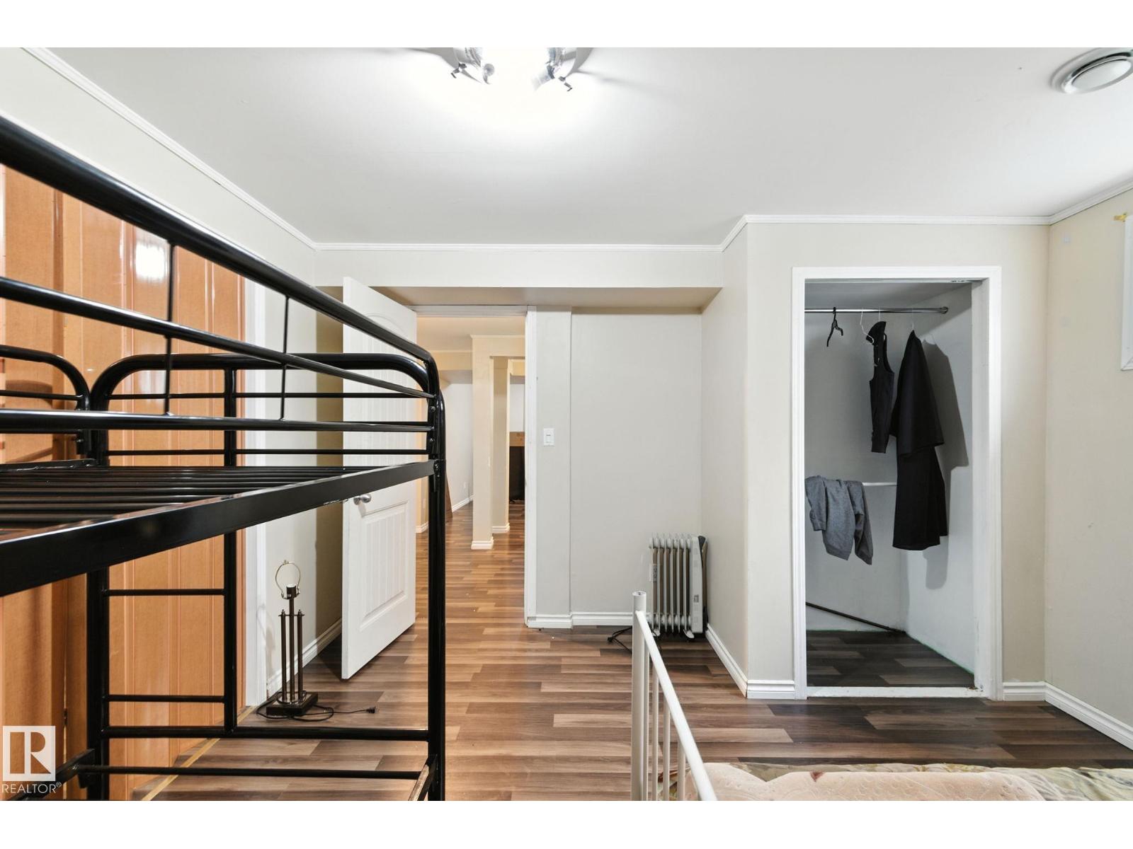 Photo 9 of 7836 7 Av Sw, Edmonton AB