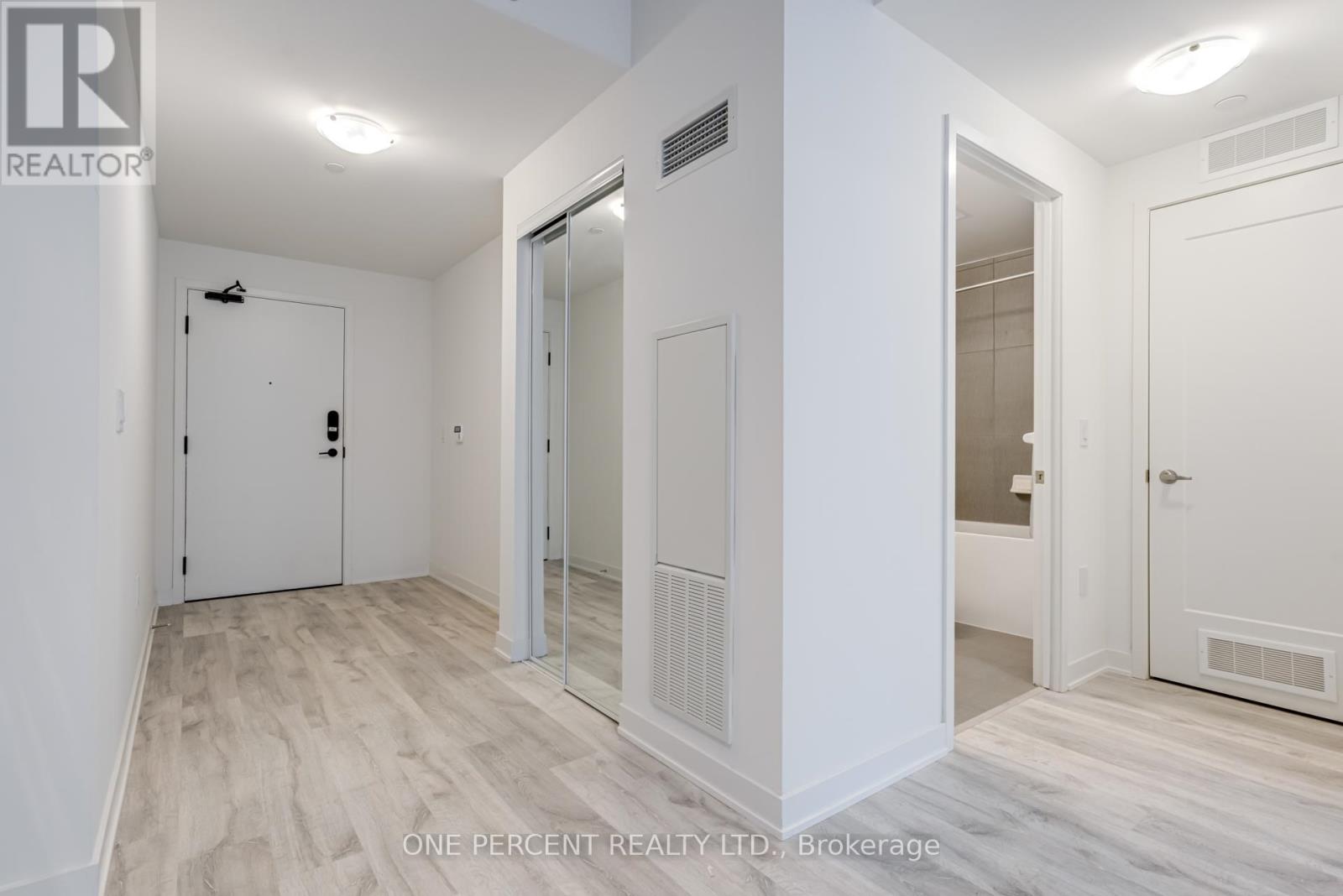 Photo 6 of 843 D 121 Lower Sherbourne Street, Toronto ON