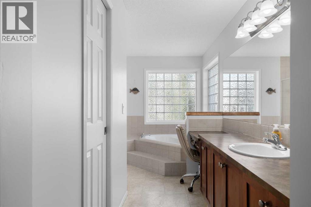 Photo 24 of 402 Cimarron Boulevard, Okotoks AB