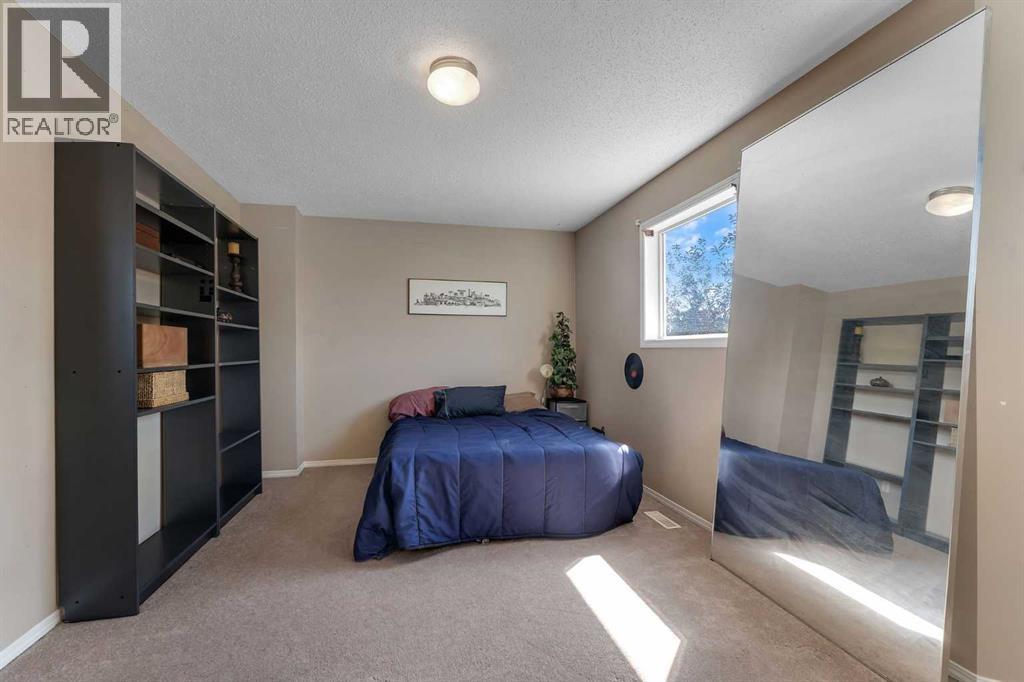 Photo 18 of 23 156 Canoe Drive Sw, Airdrie AB
