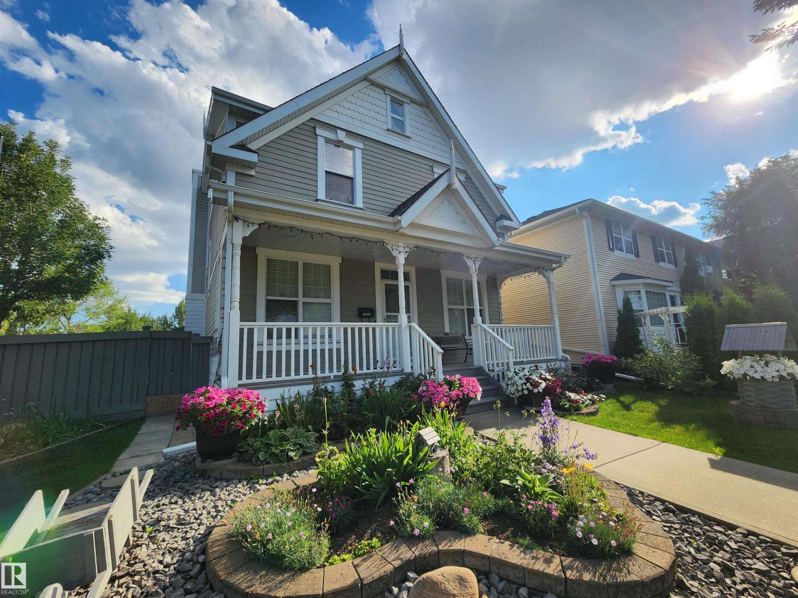 Photo 11 of 129 Griesbach Rd Nw, Edmonton AB