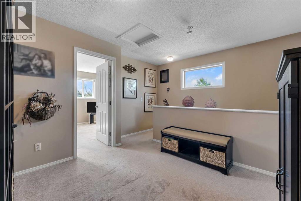 Photo 17 of 23 156 Canoe Drive Sw, Airdrie AB