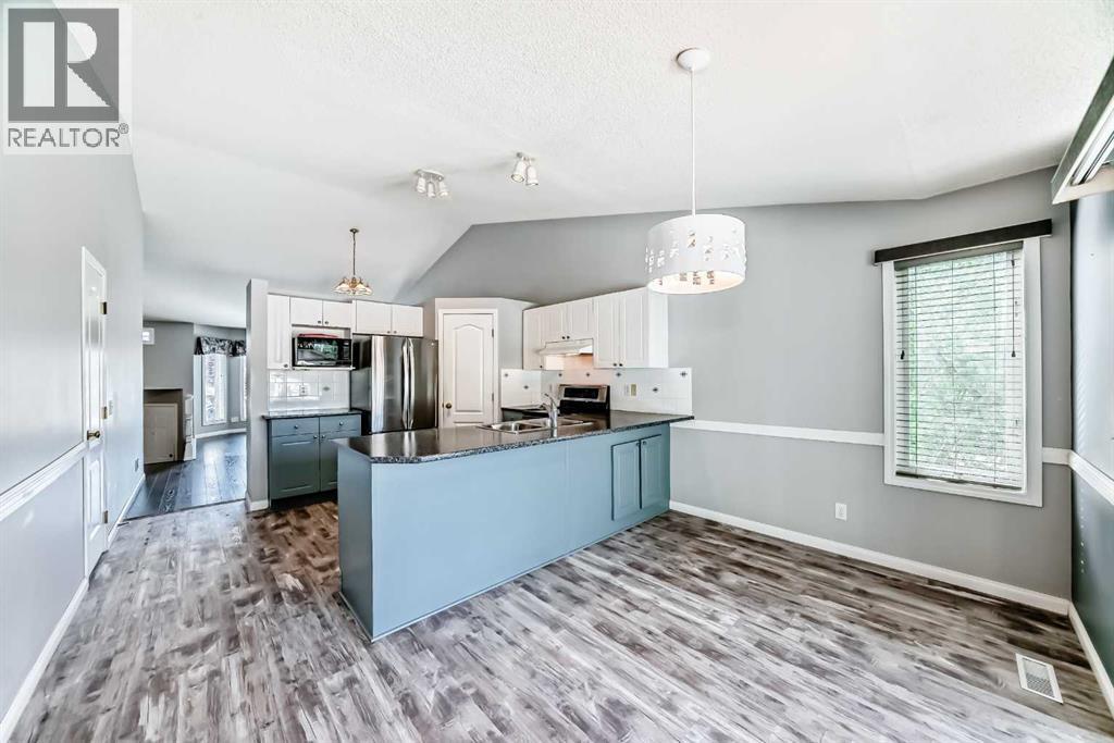 Photo 8 of 33 Thorndale Close Se, Airdrie AB