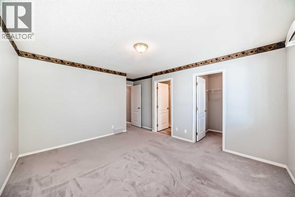 Photo 17 of 33 Thorndale Close Se, Airdrie AB