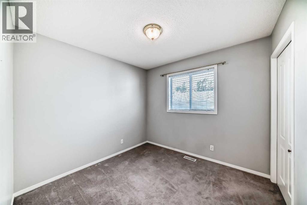 Photo 23 of 33 Thorndale Close Se, Airdrie AB