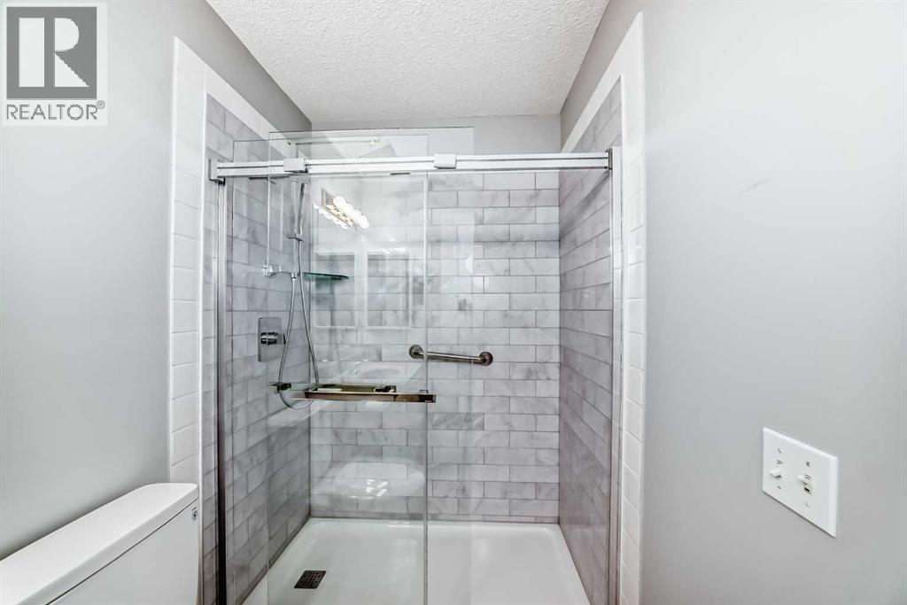 Photo 26 of 33 Thorndale Close Se, Airdrie AB