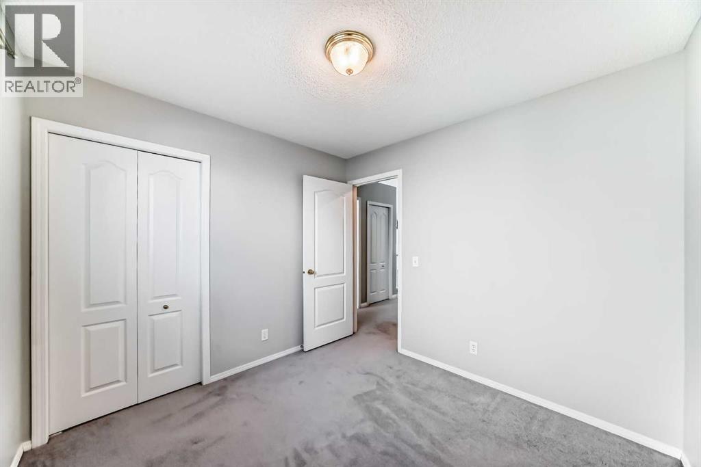 Photo 24 of 33 Thorndale Close Se, Airdrie AB