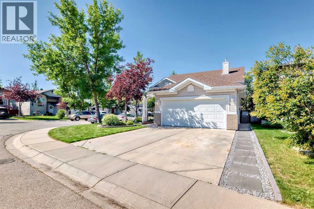 Photo 2 of 33 Thorndale Close Se, Airdrie AB