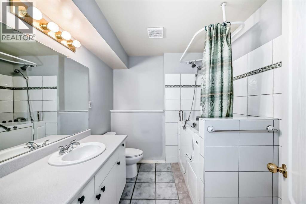 Photo 34 of 33 Thorndale Close Se, Airdrie AB