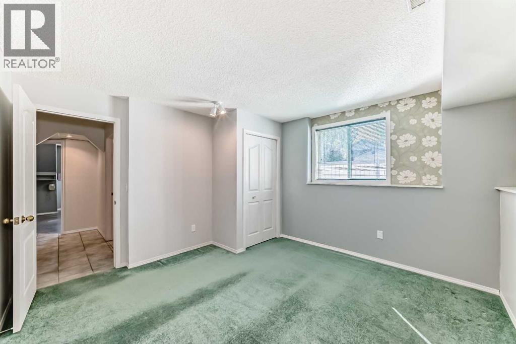 Photo 31 of 33 Thorndale Close Se, Airdrie AB