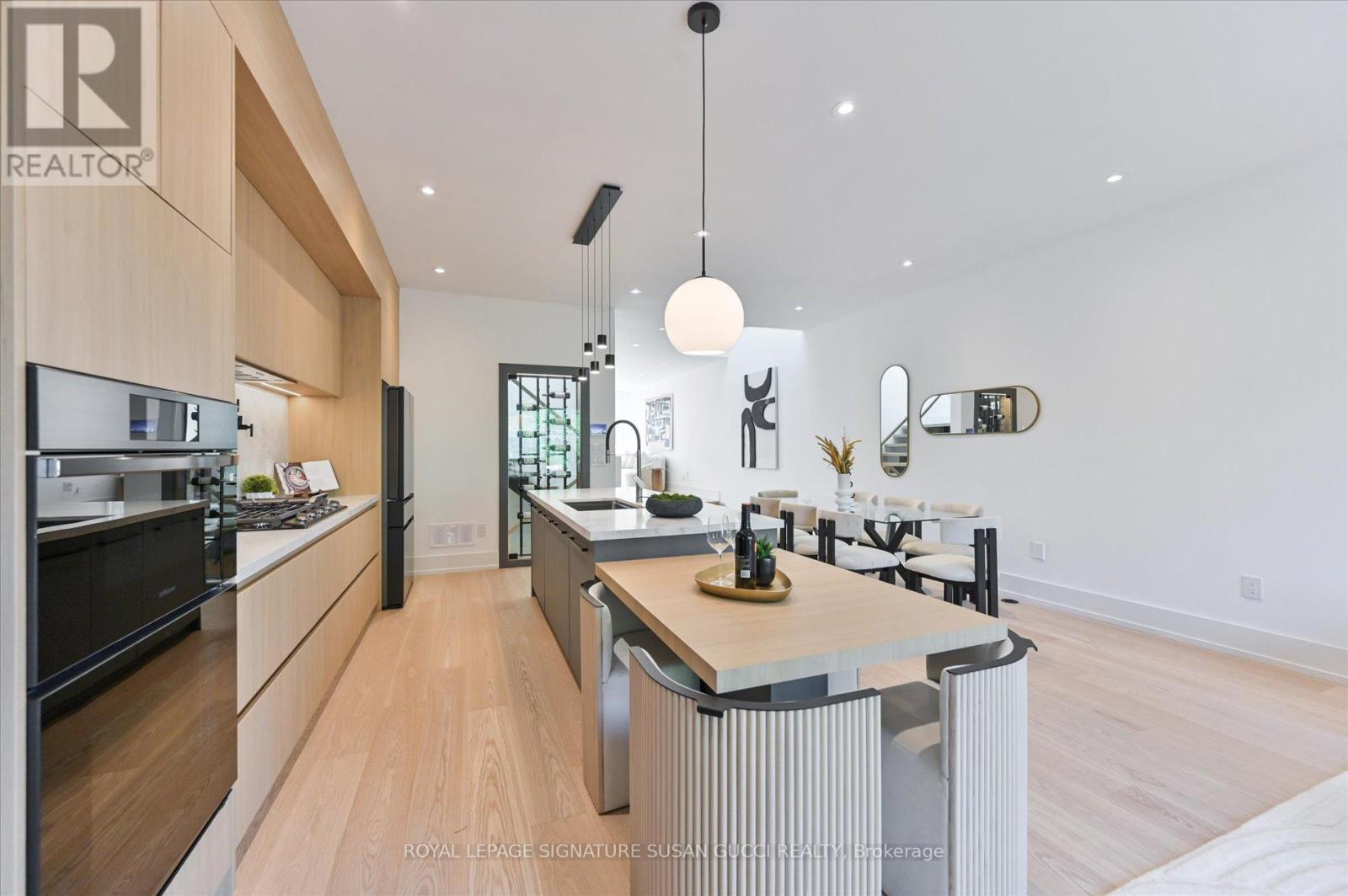 Photo 10 of 24 Elmsdale Road, Toronto ON
