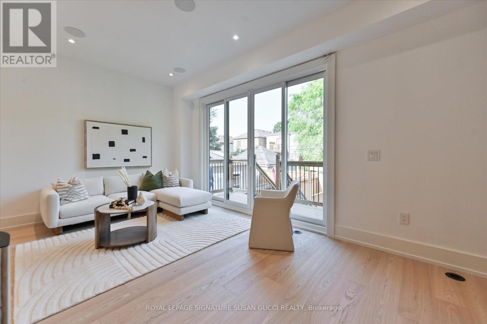 Photo 15 of 24 Elmsdale Road, Toronto ON