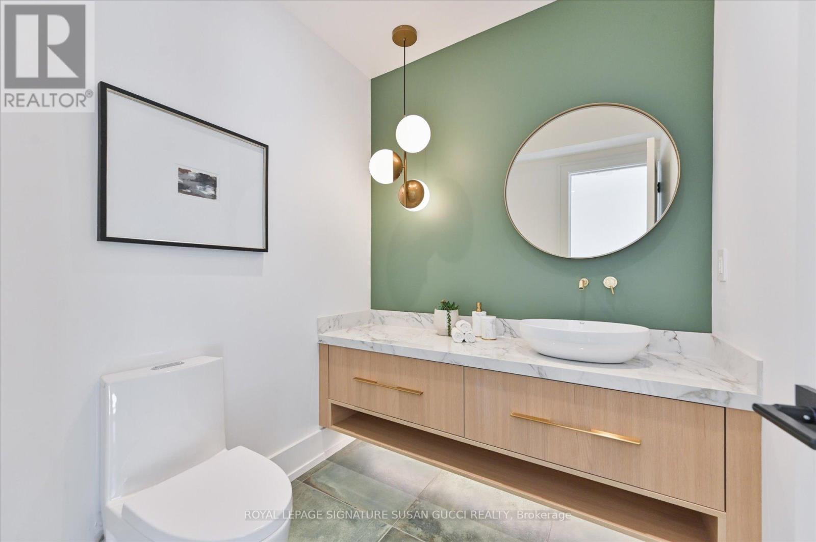 Photo 18 of 24 Elmsdale Road, Toronto ON