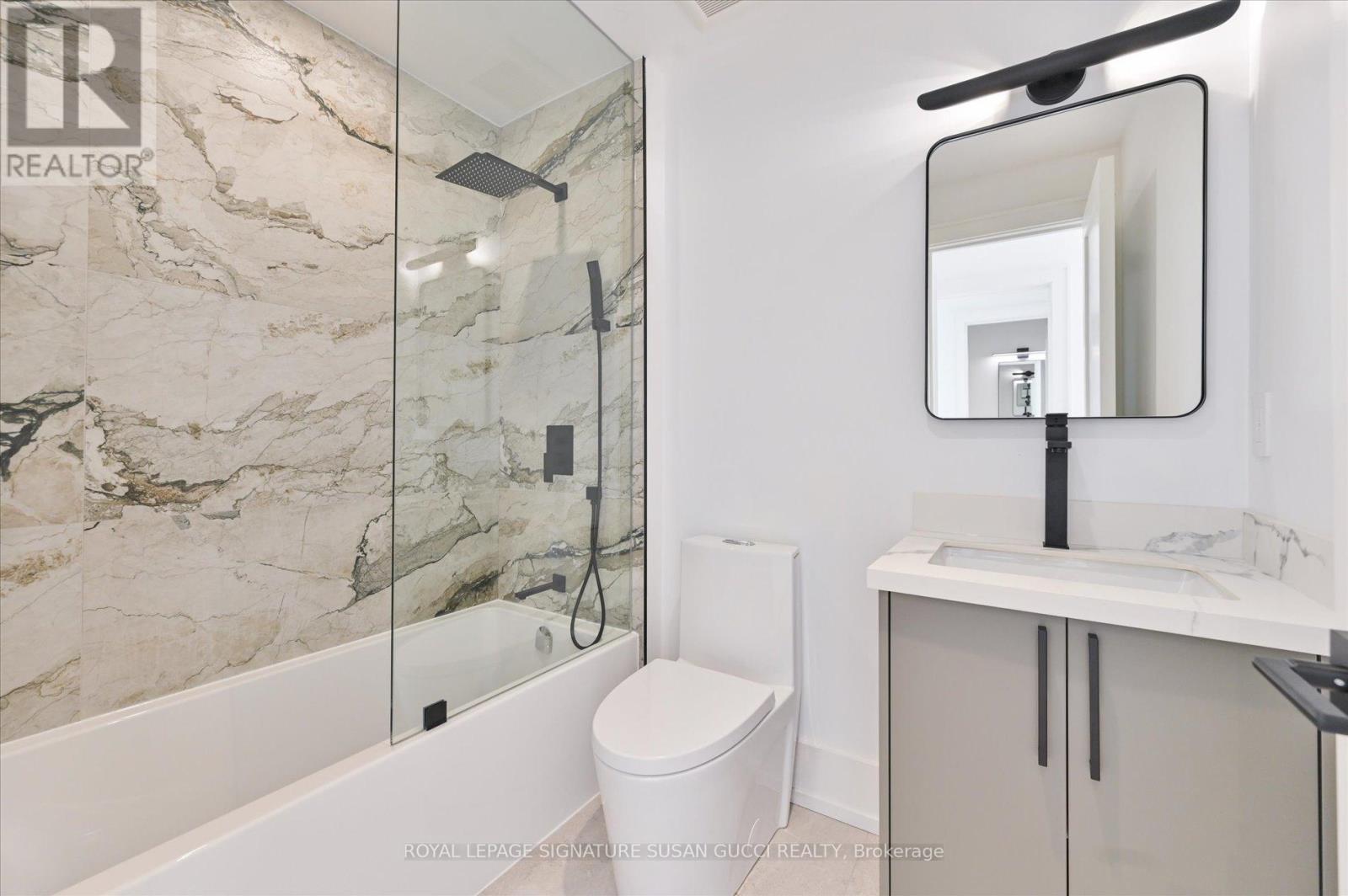 Photo 25 of 24 Elmsdale Road, Toronto ON
