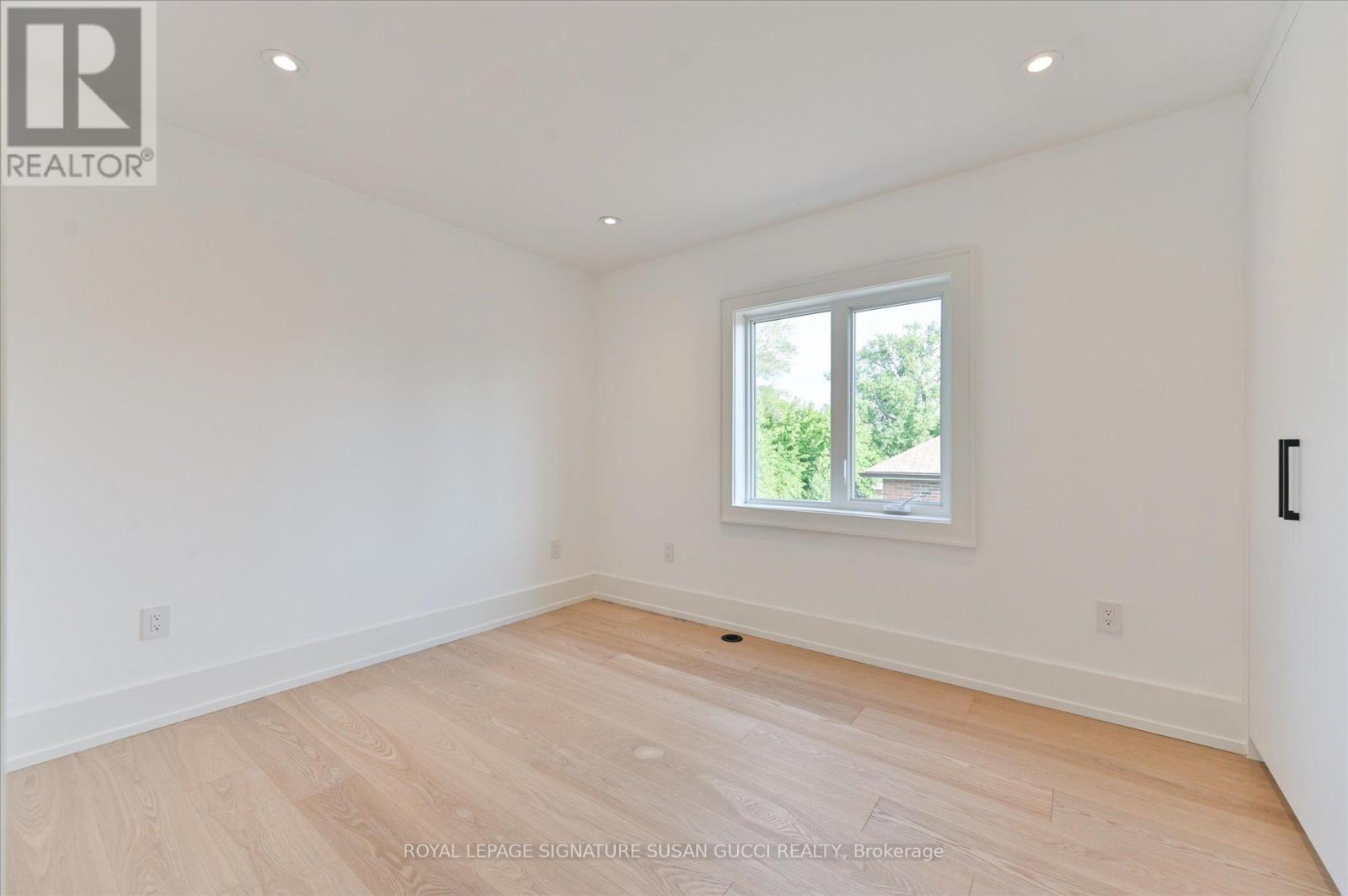 Photo 26 of 24 Elmsdale Road, Toronto ON