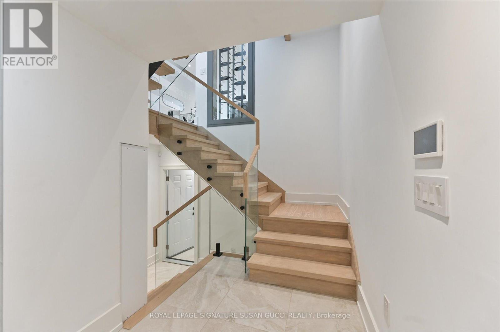 Photo 31 of 24 Elmsdale Road, Toronto ON