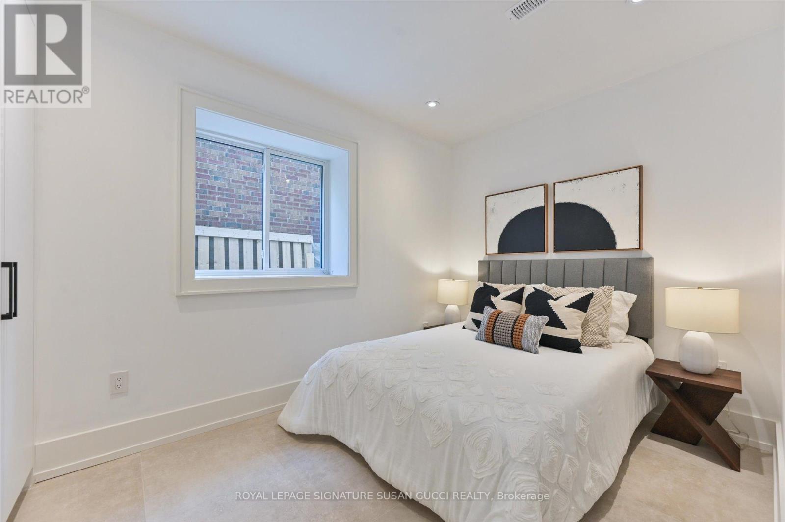 Photo 36 of 24 Elmsdale Road, Toronto ON