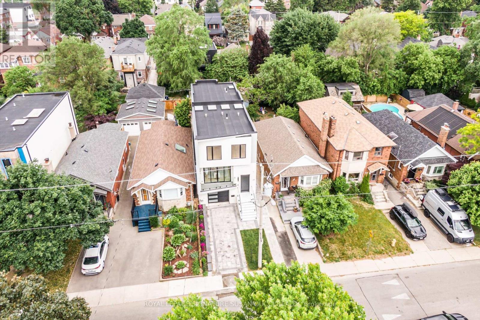 Photo 41 of 24 Elmsdale Road, Toronto ON