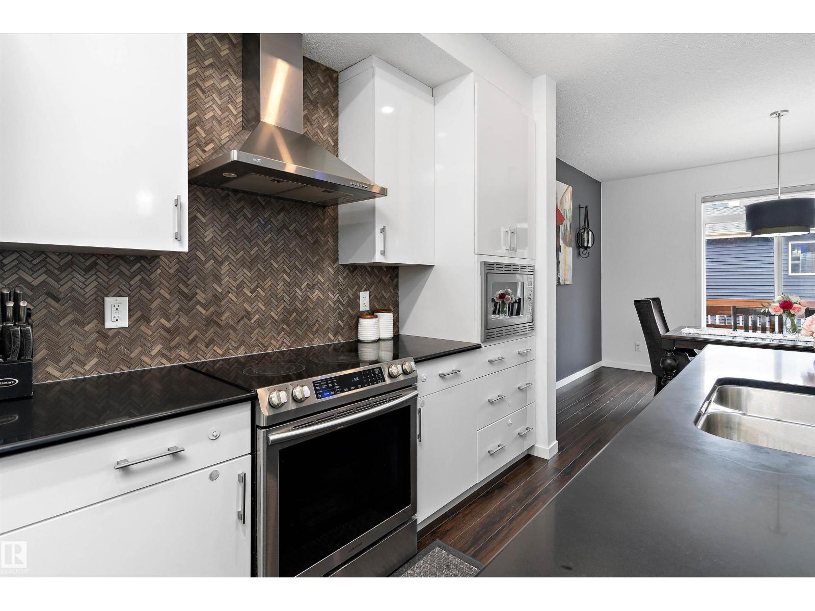 Photo 11 of 2031 52 Street Sw, Edmonton AB