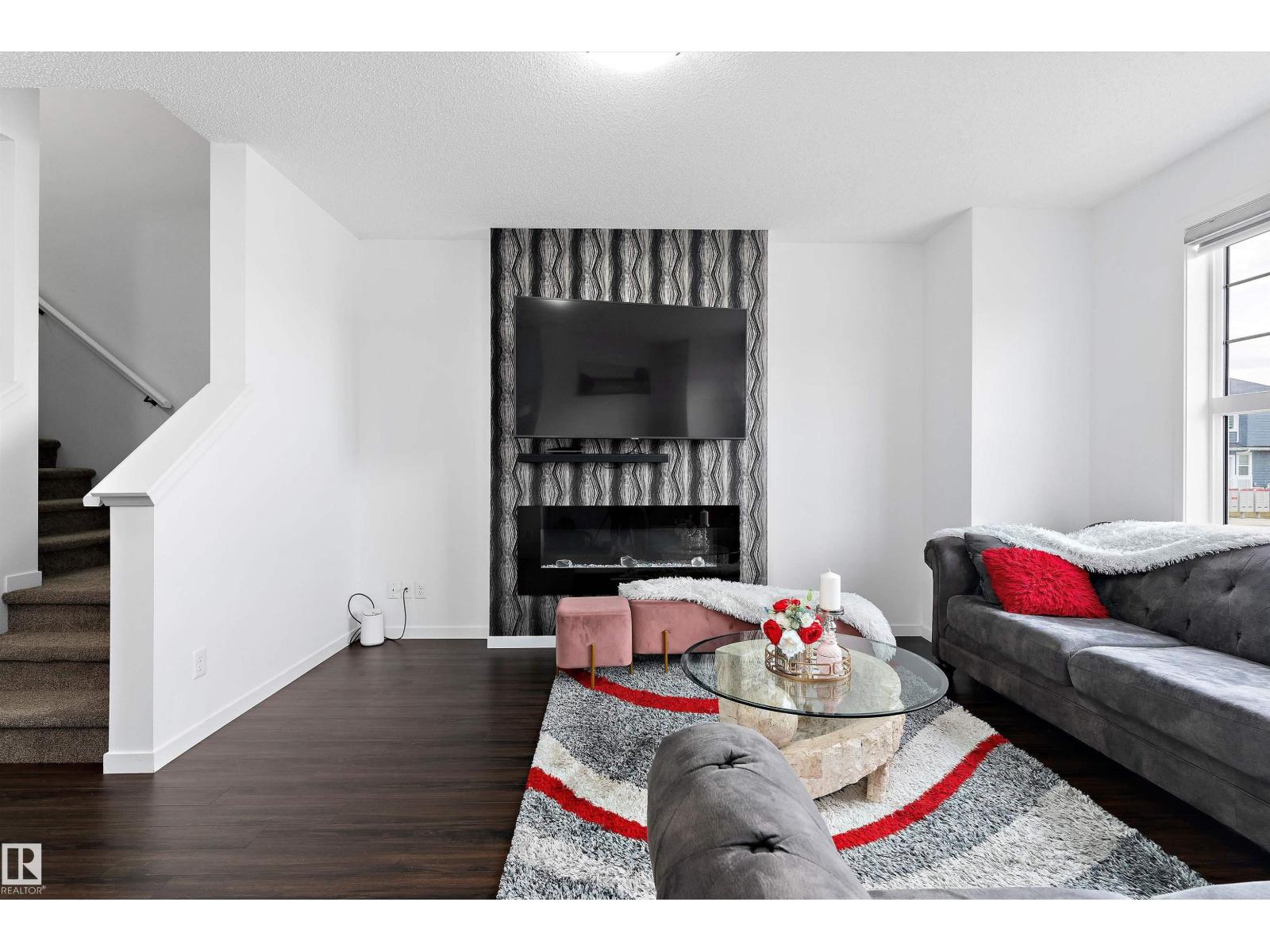 Photo 6 of 2031 52 Street Sw, Edmonton AB
