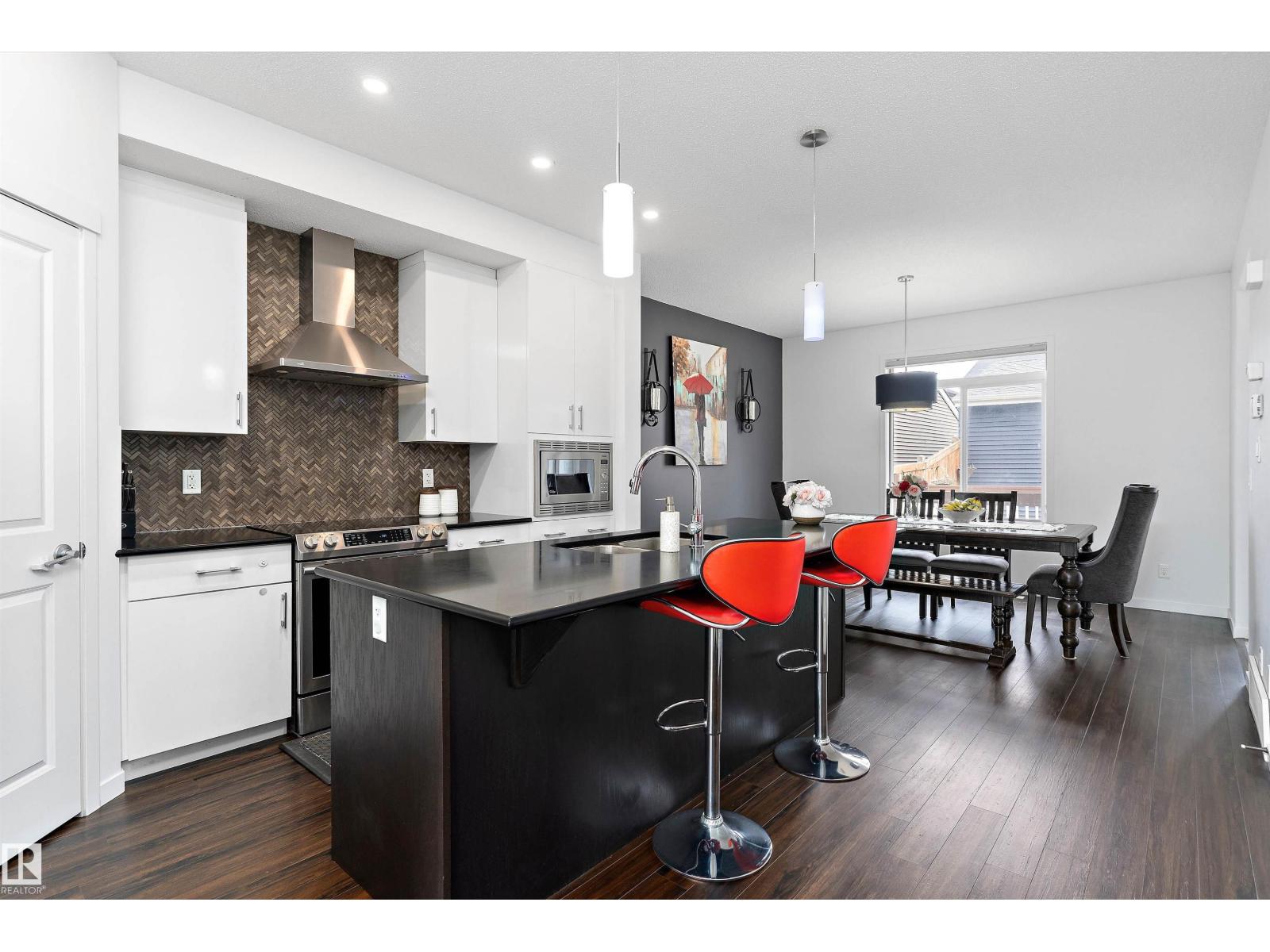Photo 9 of 2031 52 Street Sw, Edmonton AB