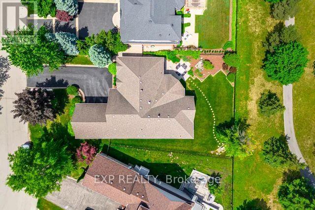 Photo 5 of 37 Links Lane, Brampton ON