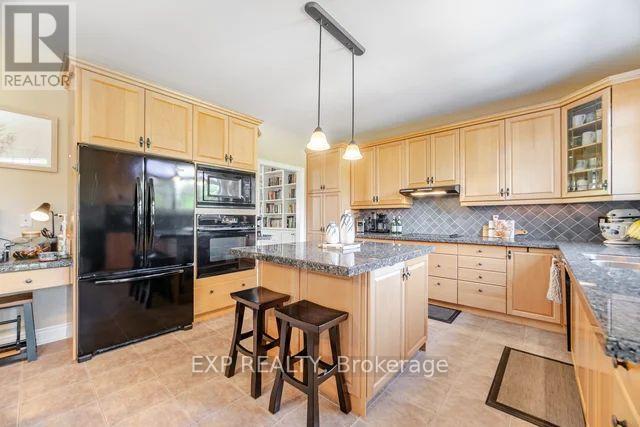 Photo 18 of 37 Links Lane, Brampton ON