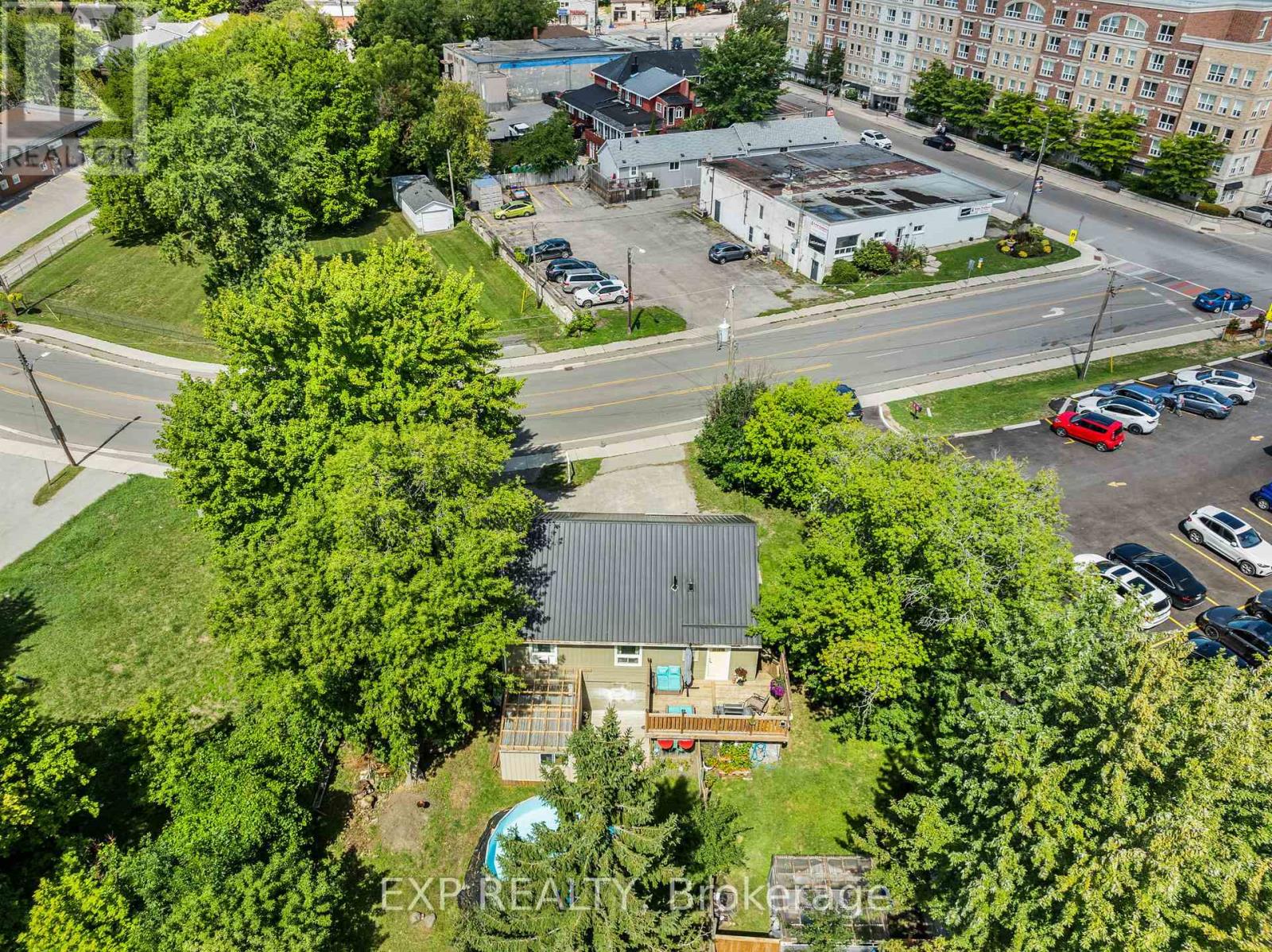 Photo 3 of 173 Simcoe Avenue, Georgina ON