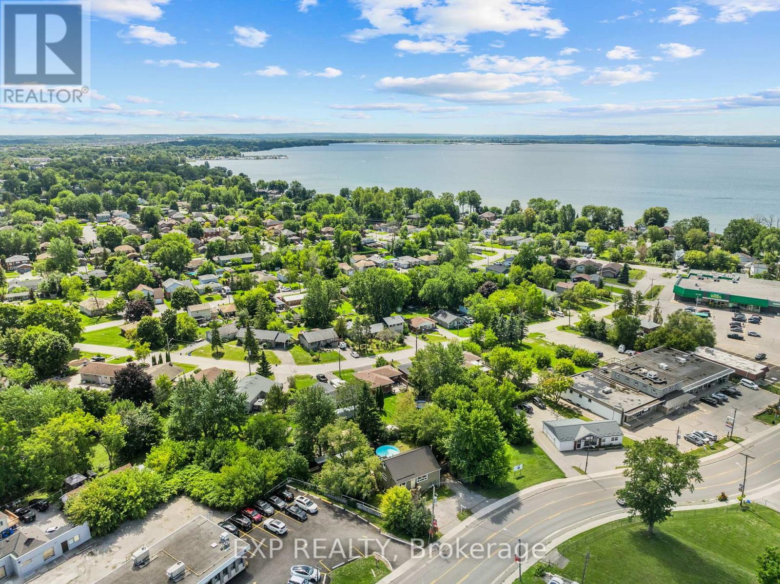 Photo 4 of 173 Simcoe Avenue, Georgina ON
