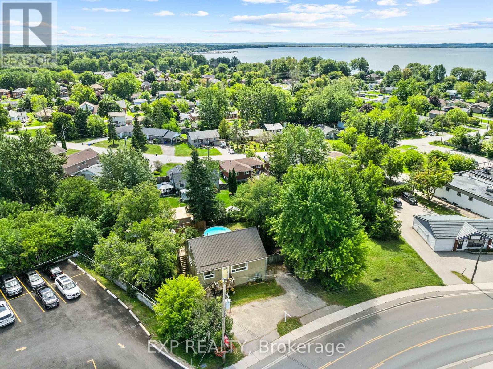 Photo 10 of 173 Simcoe Avenue, Georgina ON