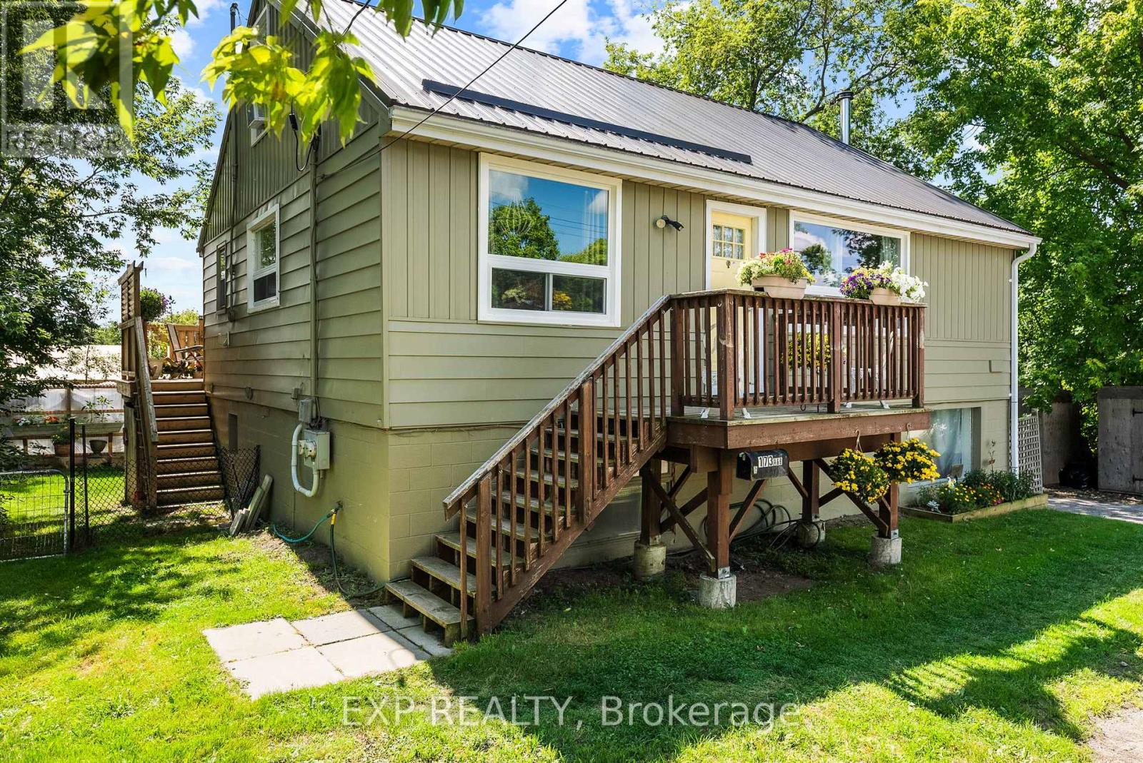 Photo 7 of 173 Simcoe Avenue, Georgina ON