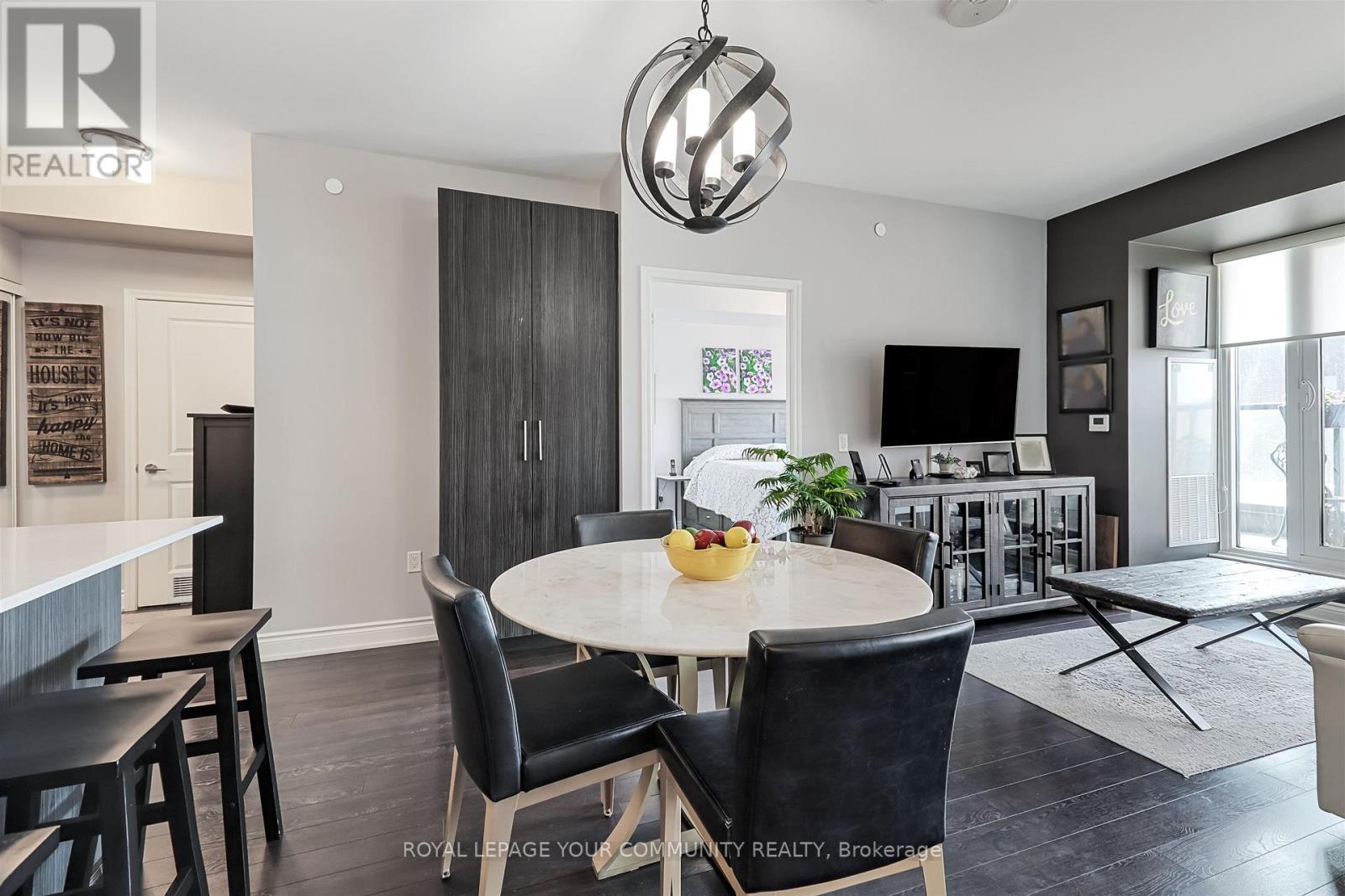 Photo 7 of 208 99 Eagle Rock Way S, Vaughan ON