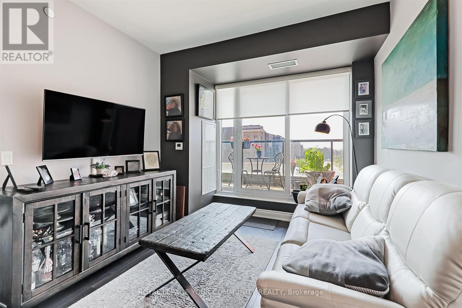 Photo 2 of 208 99 Eagle Rock Way S, Vaughan ON